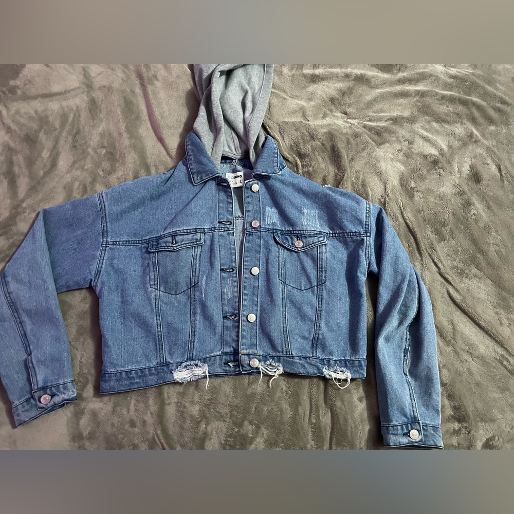 Ripped style denim jacket